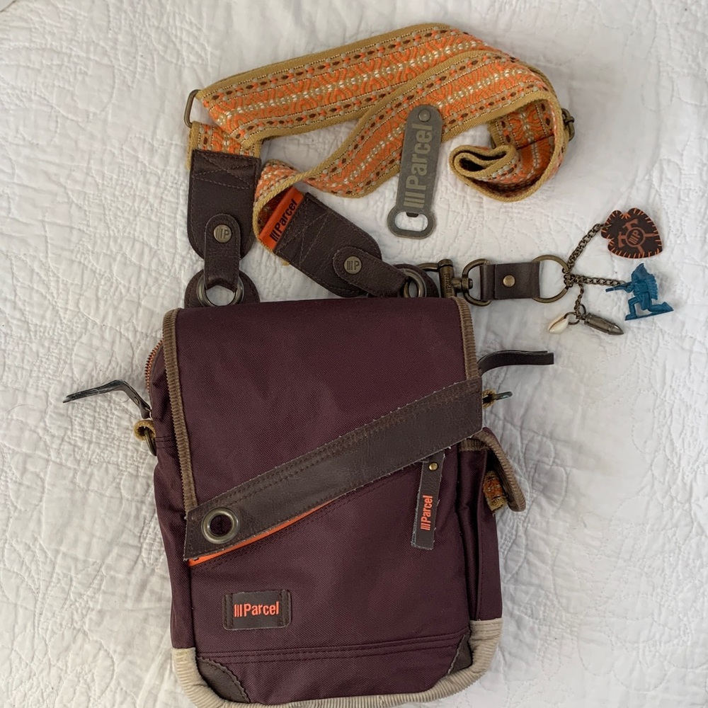 Lii PARCEL MESSENGER HIKE BAG INDIAN ARROW HEAD KEYCHAIN GUITAR STRAP POCKETS